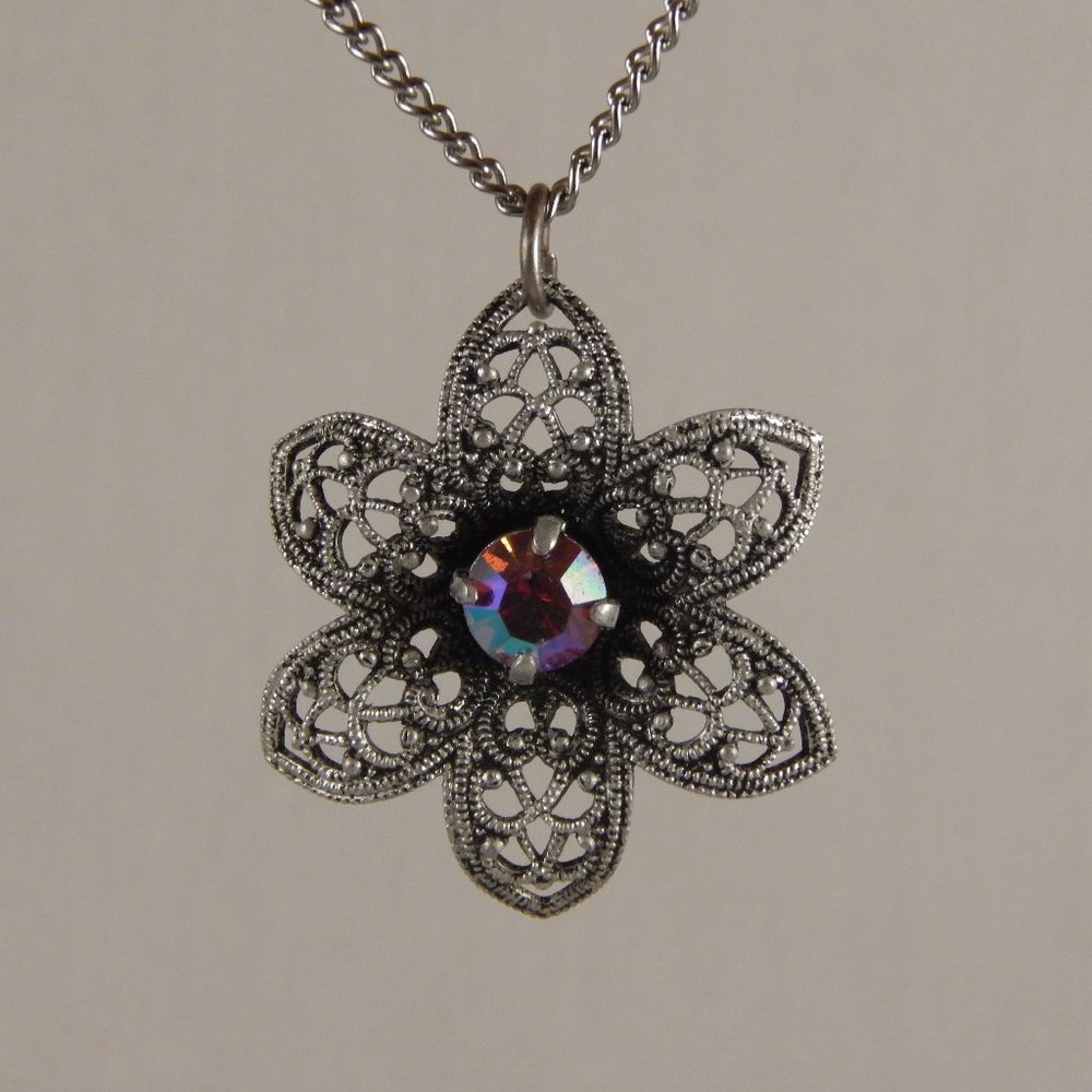 Flower pendant with pink stone